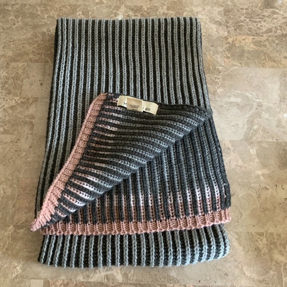 NWT MADISON 88 Ribbed Scarf - Picture 2 of 3
